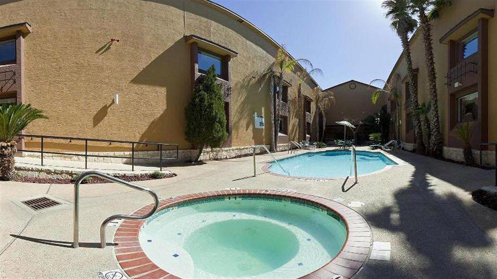 Hotel Country & By Radisson, Lackland Afb San Antonio, Tx