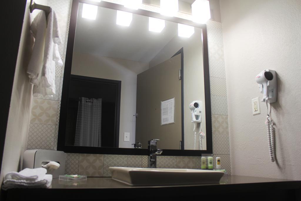 Country & By Radisson, Lackland Afb San Antonio, Tx 3*