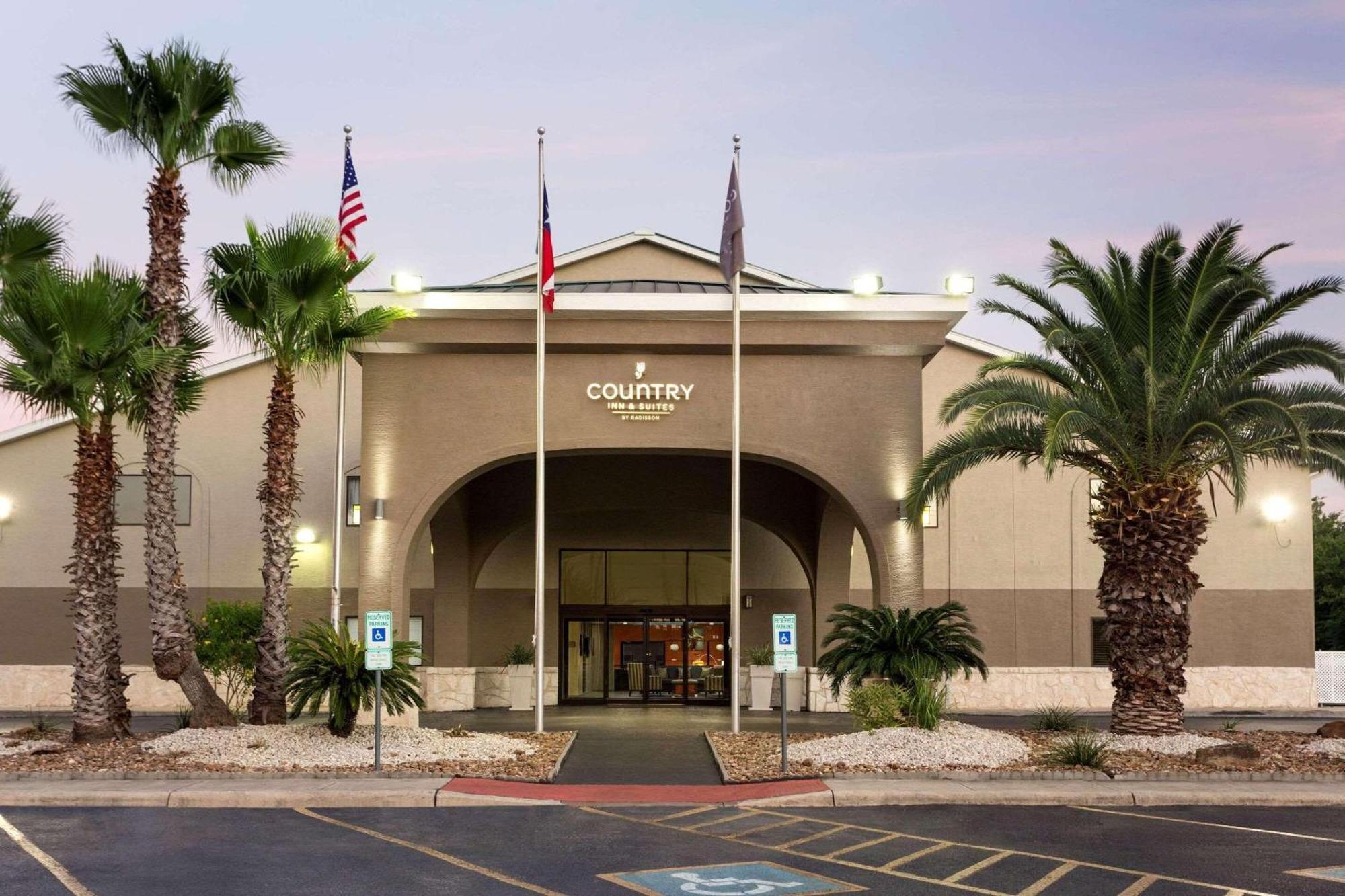 Country & By Radisson, Lackland Afb San Antonio, Tx Hotel