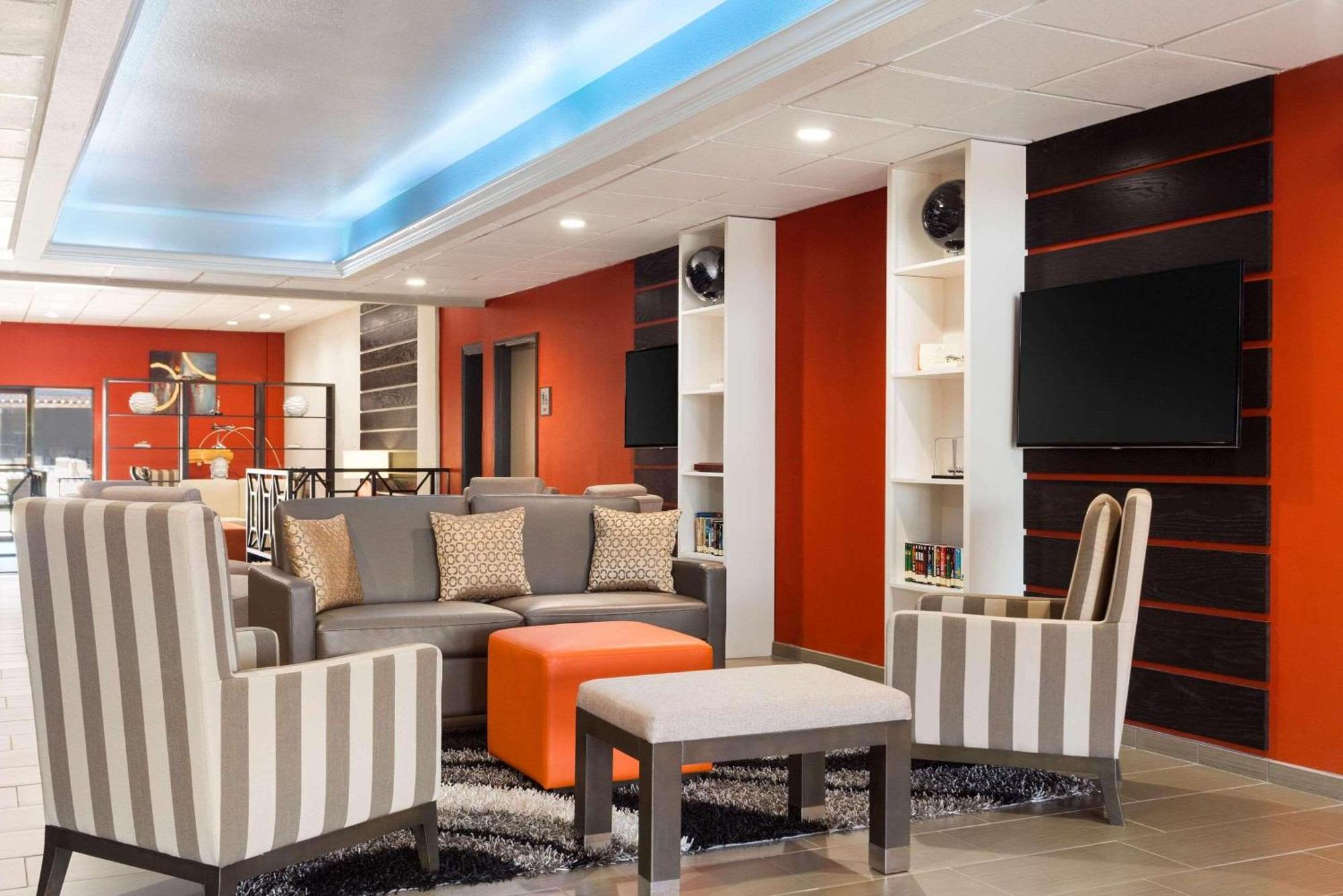 Hotel Country & By Radisson, Lackland Afb San Antonio, Tx 3*