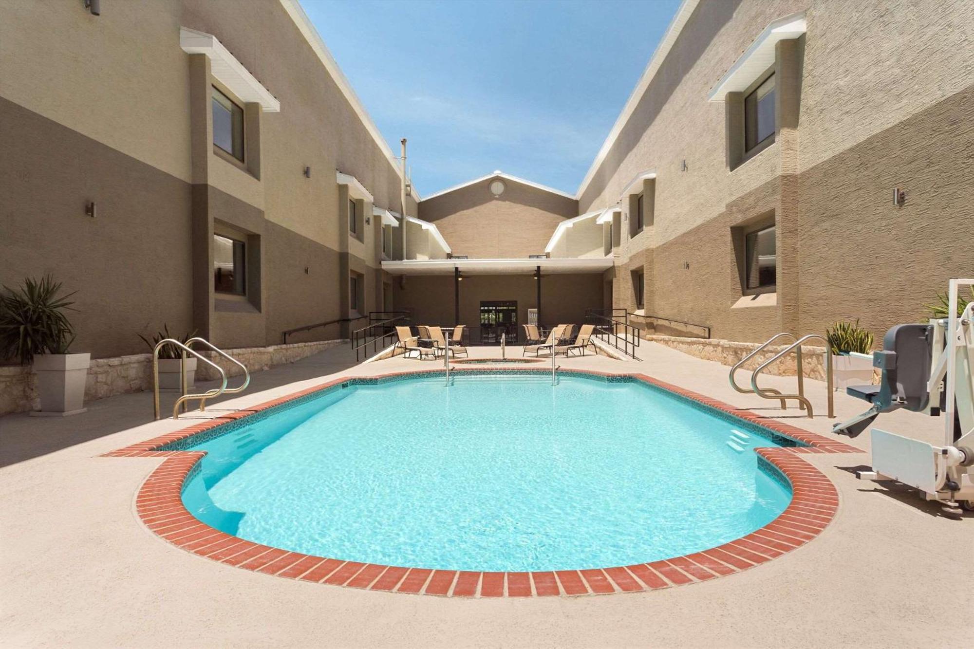 Country & By Radisson, Lackland Afb San Antonio, Tx San Antonio