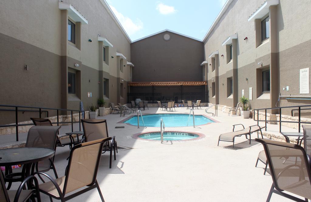 Country & By Radisson, Lackland Afb San Antonio, Tx 3*
